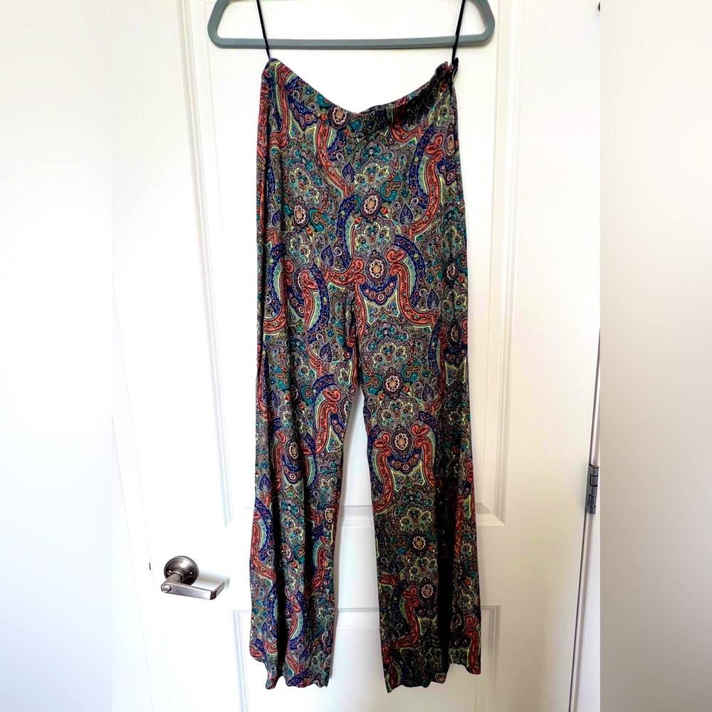 Zara woman’s flowy plant
